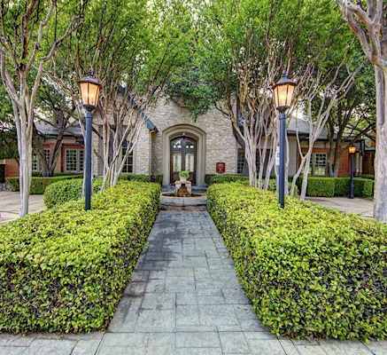 Seven Oaks Apts property